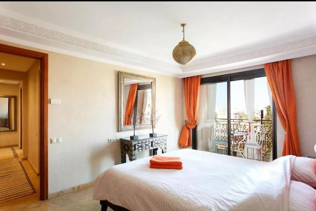 Kontakte von The Jade Apartment
